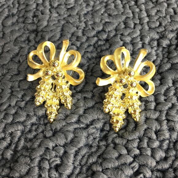 Vintage Christmas Pierced Earrings Gold Tone Bow with Pinecone Bough - Picture 3 of 14
